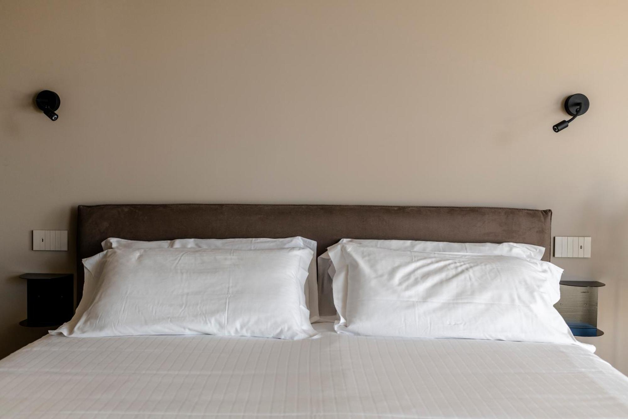 Il Cortile Suites Diano dʼAlba Exterior foto