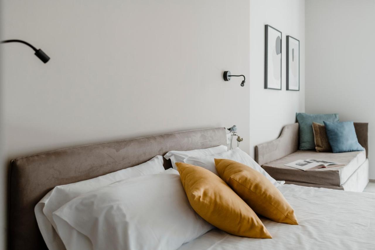 Il Cortile Suites Diano dʼAlba Exterior foto