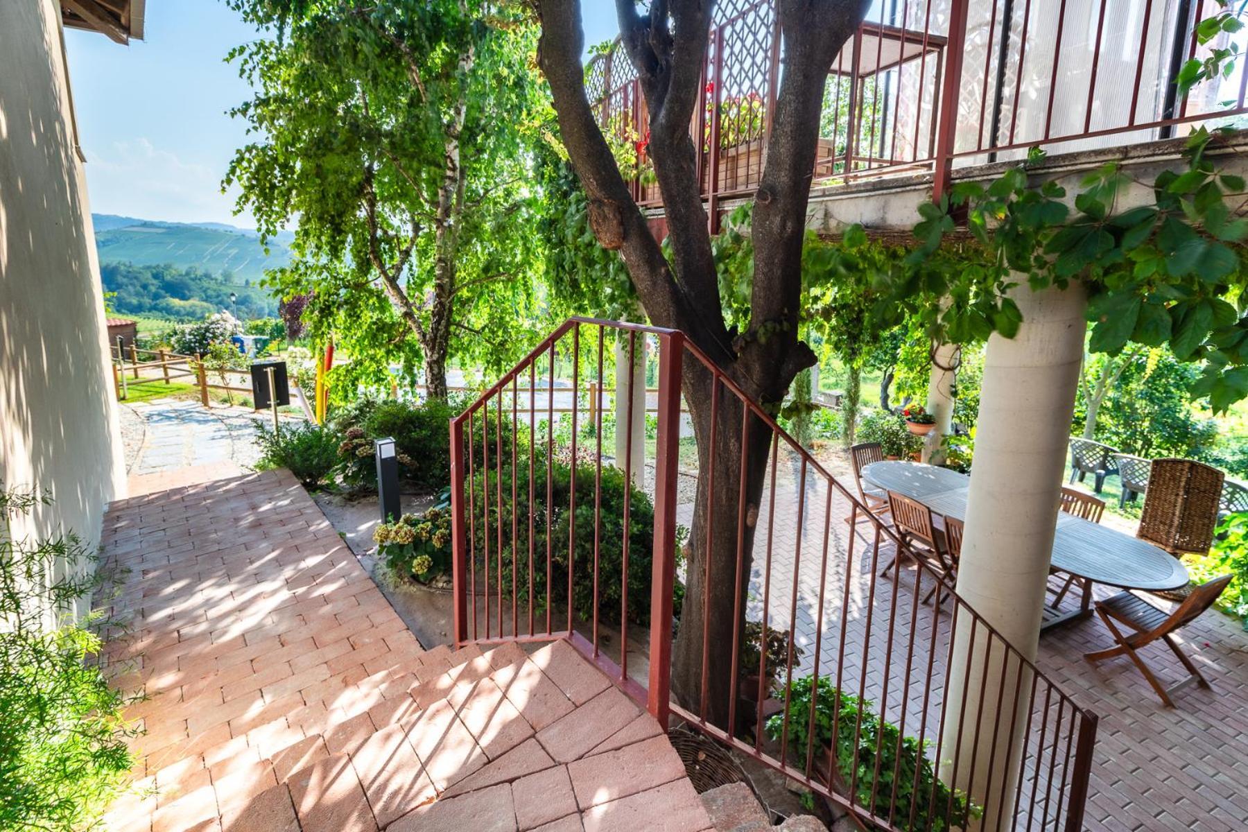 Il Cortile Suites Diano dʼAlba Exterior foto
