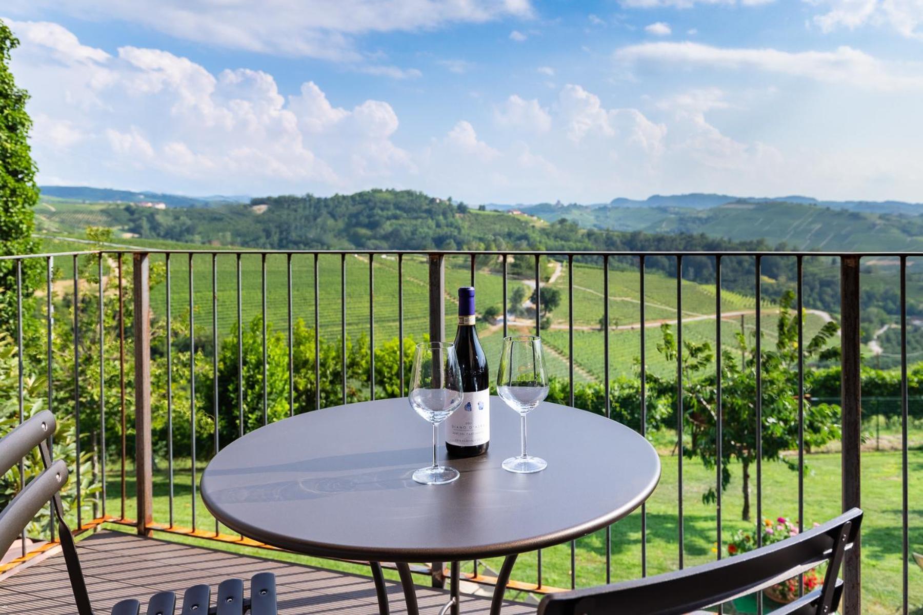 Il Cortile Suites Diano dʼAlba Exterior foto